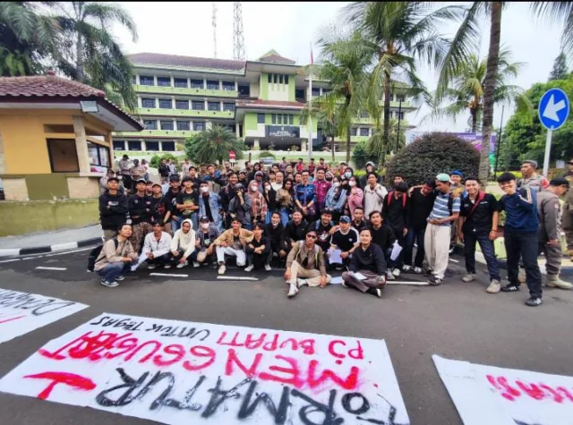 Dalam aksi yang digelar di depan gedung kantor Bupati Tangerang, Foto (Istimewa)