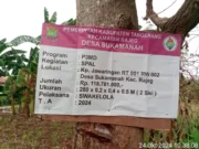 Papan Proyek desa Sukamanah kecamatan rajeg kabupaten tangerang, yang tidak sesuai volume panjang lebar, Foto. (Istimewa)