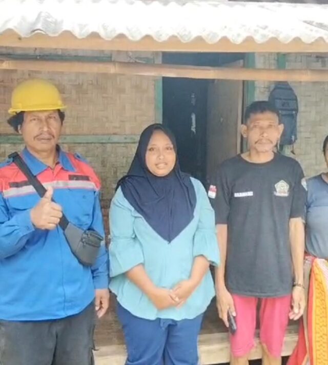 Keluarga Bapak Solihin Terima Bantuan Listrik Gratis Aspirasi Tika Kartika Sari Anggota DPRD Kabupaten Lebak Fraksi PDI Perjuangan, pada Selasa (07/01/2025).