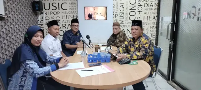 Podcast bersama antara FKUB, PWI Lebak, Densus 88, Bakesbangpol Lebak, dipandu Hots Radio Multatuli FM pada Kamis (27/02/2025).